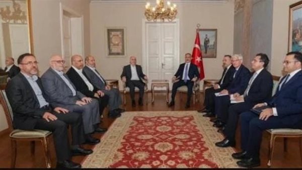 غضب خانق في غزة… صور قيادة حماس في تركيا تفجّر شعورًا بالخيانة والفرقة