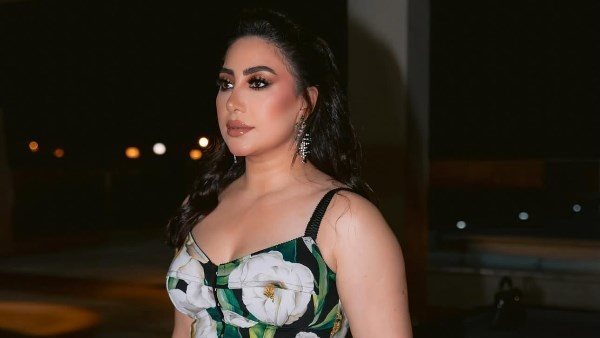  فستان جريء.. بوسي تلفت الأنظار بإطلالة جديدة | شاهد