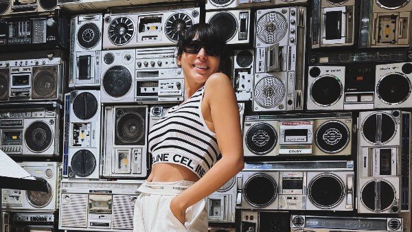 إطلالة جريئة.. ساندى تخطف الأنظار في أحدث ظهور لها | شاهد