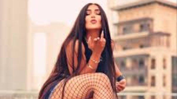  محتوى خادش للحياء.. صور مثيرة للجدل للبلوجر لوليتا قبل القبض عليها بالقاهرة الجديدة | شاهد