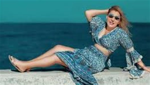  جيب قصيرة... نادية الجندي تخطف الأنظار بإطلالة جريئة | شاهد