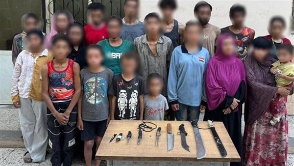 60 ثانية رعب.. القصة الكاملة لوكر تسول خطير تحت كوبري بالجيزة يضم أطفال وسيدات | شاهد