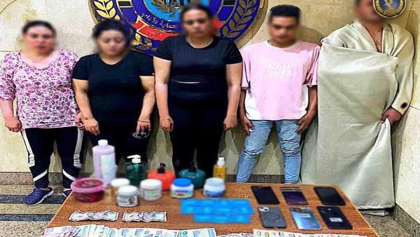 تفاصيل مثيرة في القبض على 3 سيدات وشخصين يمارسون الرذيلة بناد صحى بالشيخ زايد 