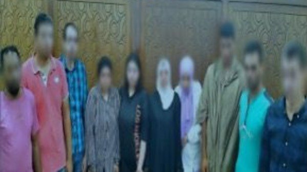 التفاصيل الكاملة للقبض على 4 سيدات و5 رجال يمارسون الرذيلة داخل نادى صحى بالإسكندرية | شاهد