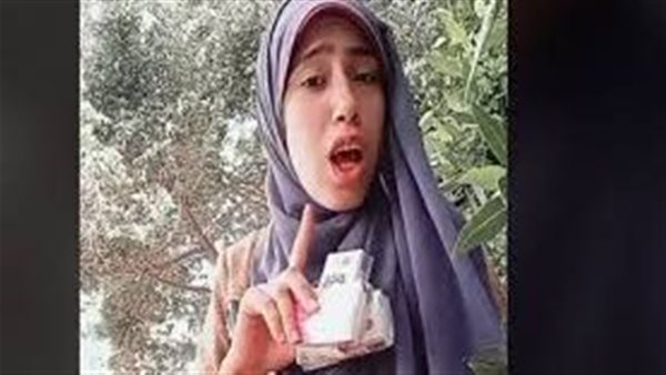  آيفون أعلى فئة ونصف مليون جنيه.. تفاصيل أرباح علياء قمرون من تيك توك