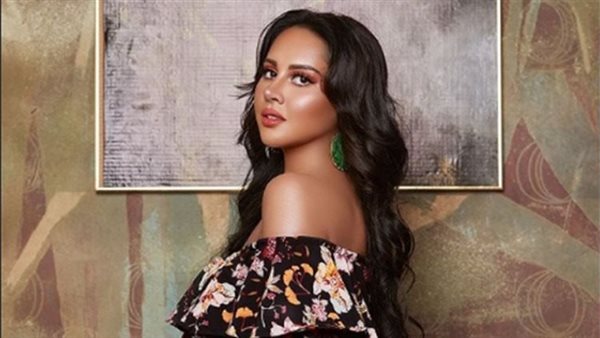  سعر صادم.. فستان ياسمين رئيس يثير الجدل بالسوشيال ميديا | شاهد