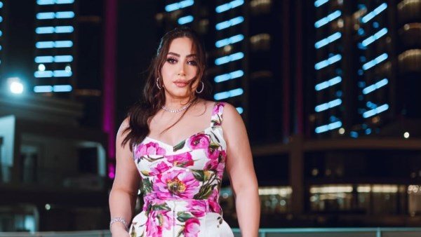  بجمسوت.. بوسي تخطف الأنظار بإطلالة لافتة | شاهد