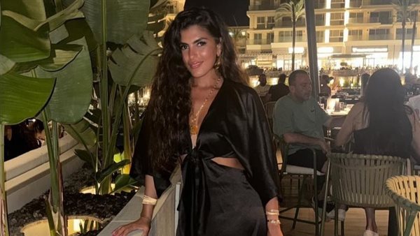  على البحر.. زوجة ماجد المصري تخطف الأنظار بهذه الإطلالة | شاهد