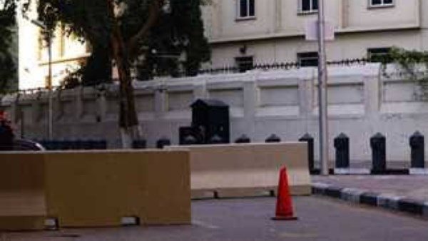  المُعاملة بالمثل.. تفاصيل إزالة الحواجز من أمام مقر السفارة البريطانية بجاردن سيتي 