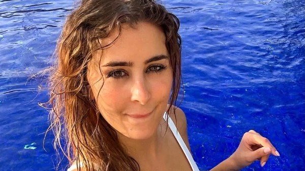  في حمام السباحة.. عائشة بن احمد بالمايوه تشعل السوشيال ميديا | شاهد