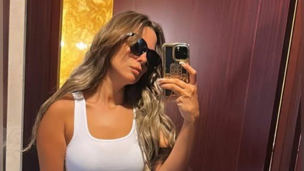  إطلالة جريئة.. إيمان العاصى تخطف الأنظار بـ هاف ستومك | شاهد