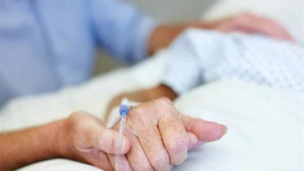 600 ألف جنيه في 6 أيام.. أب يبكي ويستغيث بوزير الصحة بعد وفاة ابنه بمستشفى خاص 