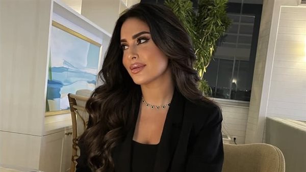 بالكاجوال.. ميرنا نور الدين تخطف الأنظار بهذه الإطلالة | شاهد