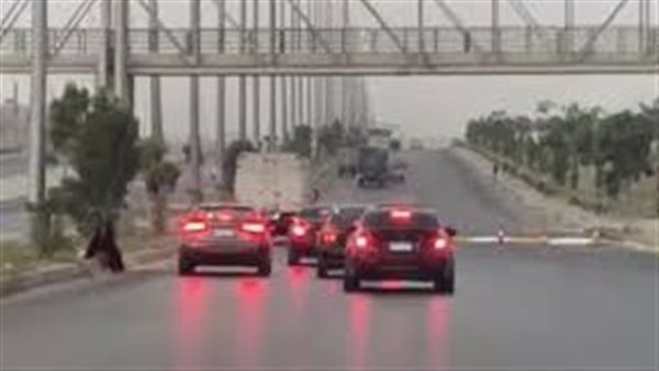  على بعد خطوة من الموت.. القصة الكاملة لمطاردة فتيات داخل سيارة بطريق الواحات | شاهد