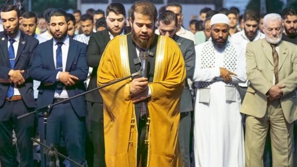 منظر مهيب..تفاعل واسع مع إمامة أدهم نابلسي للمصلين في معرض دمشق الدولي | فيديو