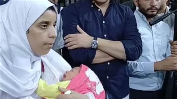 إذا أُدينت.. هل يمنع وجود رضيع مع الأم المتهمة بقتل أسرتها بالمنيا صدور حكم بالإعدام؟