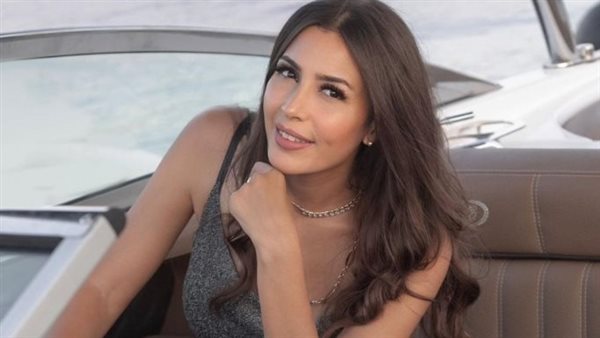  بفستان مجسم جرئ.. جنات تثير للجدل علي السوشيال ميديا | شاهد