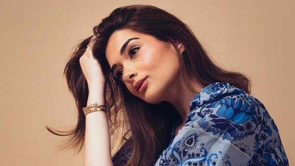 سوت حرير.. ملك احمد زاهر تثير ضجة بهذه الإطلالة | شاهد