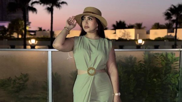  فستان قصير.. بوسي تخطف الأنظار في أحدث ظهور | شاهد