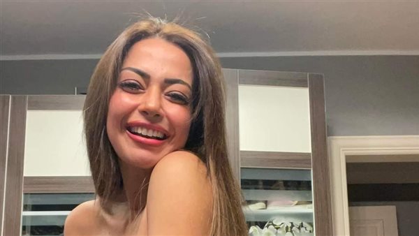 فستان لافت.. داليا مصطفى تخطف الأنظار بهذه الإطلالة | شاهد