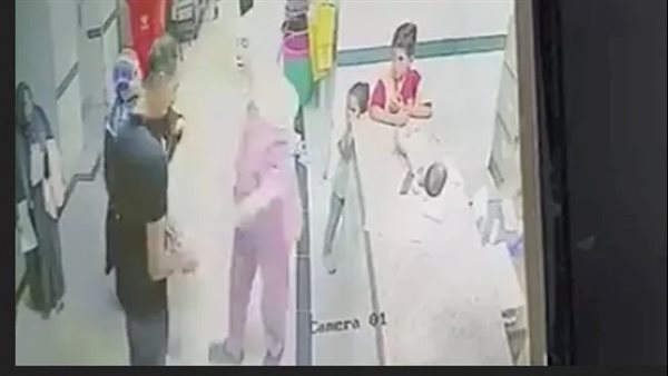 بيصور بالموبايل.. تفاصيل مشاجرة ممرضة ومرافق مريض في مستشفى بالمنوفية