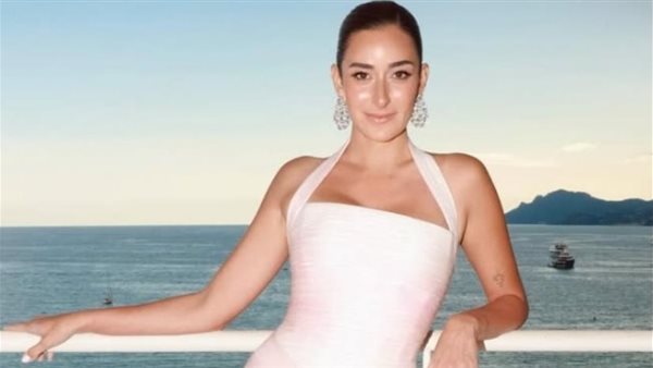 فستان لافت..أمينة خليل تخطف الأنظار بهذه الإطلالة | شاهد
