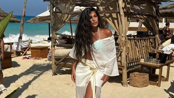 فستان مكشوف البطن.. زوجة ماجد المصري تثير ضجة بإطلالة جريئة | شاهد 