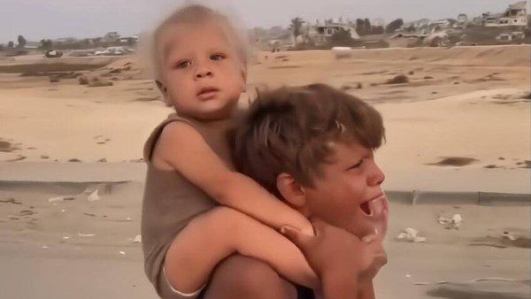  مصر تنتصر للبراءة.. رحلة إنقاذ طفل غزة الذي حمل شقيقه للنزوح وأبكي العالم | فيديو وصور 