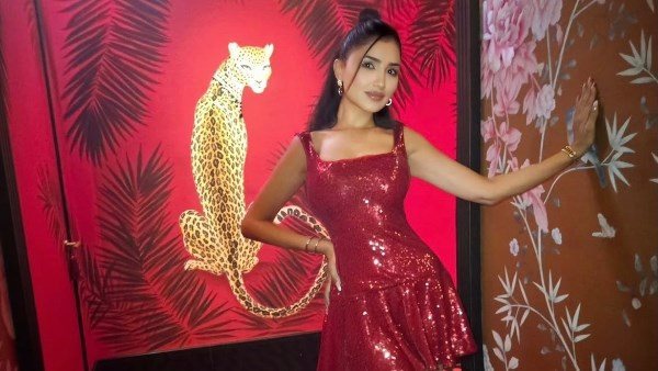  بالأحمر.. مي عمر تثير ضجة بإطلالة جريئة | شاهد