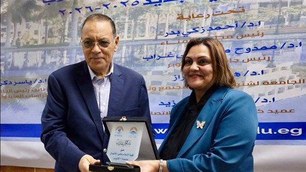 رموز الصحافة والإعلام يشاركون طلاب إعلام جامعة 6 أكتوبر احتفالهم ببدء العام الدراسي الجديد (صور)