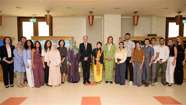 بالصور.. سيدة سنغافورة الأولى تزور حرم الجامعة الأمريكية بالقاهرة الجديدة