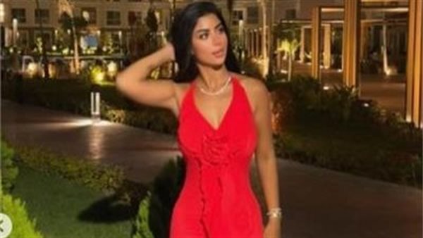 فستان جريء.. كارولين عزمى تثير الجدل بهذه الإطلالة | شاهد