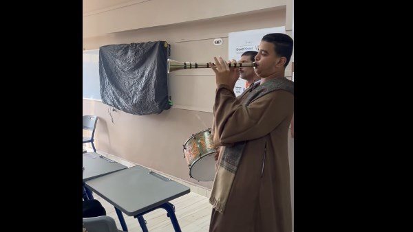  طبلة ومزمار ورقص في الفصول.. فيديو يثير الجدل داخل مدرسة بالاسكندرية | شاهد