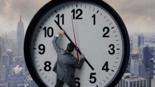 عودة التوقيت الشتوي في مصر 2025.. موعد تغيير الساعة وخطوات ضبطها على الكمبيوتر