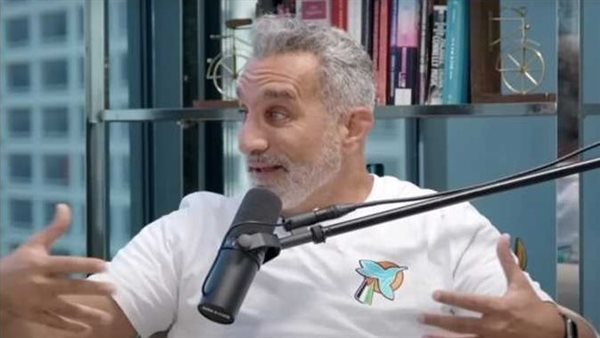 من أوضة الغسيل في لوس أنجلوس.. أول تعليق من باسم يوسف بعد إعلان عودته لـ التلفزيون المصري | شاهد