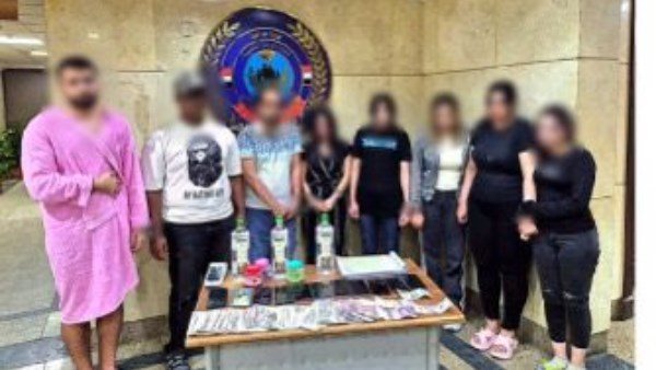  5 فتيات ورجلان.. تفاصيل مثيرة في مداهمة ناد للأعمال المنافية للآداب بالتجمع 