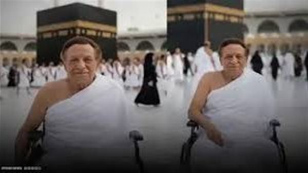 بعدما أثار الجدل.. حقيقة صورة عادل إمام على كرسي متحرك في العمرة | شاهد