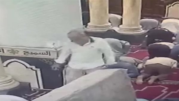 سرق الحقيبة وقت السجود.. القصة الكاملة لسقوط حرامي المسجد بالبحيرة | فيديو