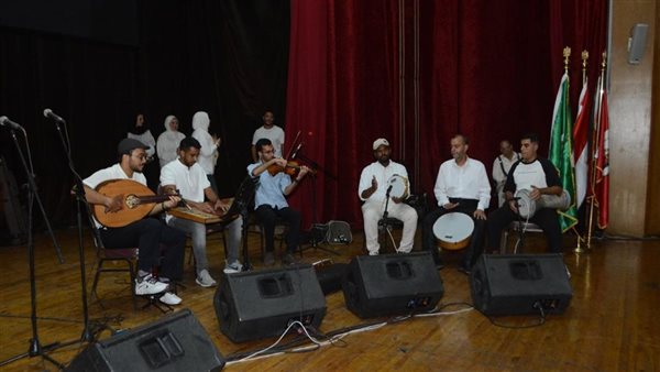 ضمن سلسلة احتفالات قصر العيني لاستقبال الطلاب.. حفل موسيقي لفرقة REMEDY (صور)