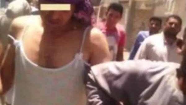 اكتشف علاقته بشقيقته.. سائق يجبر شابا على ارتداء ملابس حريمي بالجيزة 