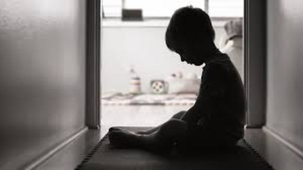 تفاصيل صادمة في هتك عرض طفل من ذوي الهمم على يد زوج والدته 