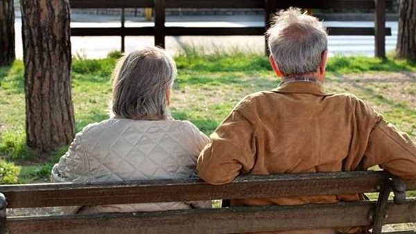 لـ4 أسباب.. لماذا يموت الرجال قبل النساء؟