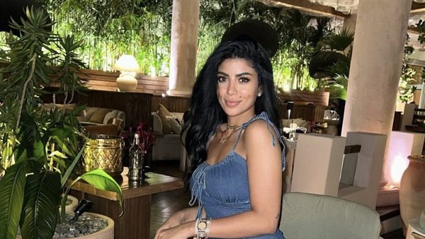  كاجوال لافت.. كارولين عزمي تخطف الأنظار في أحدث ظهور | شاهد