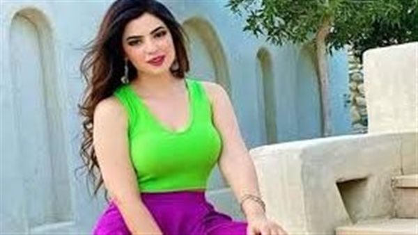 بالأسود الجريء.. ميرنا جميل تخطف الأنظار بإطلالة جديدة | شاهد