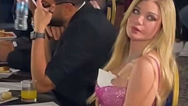 المنديل بتاعي بقى موضة.. ياسمين الخطيب تثير الجدل بعد أزمة فستانها | شاهد