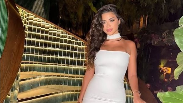 فستان قصير.. يارا السكري تشعل السوشيال ميديا بإطلالة جريئة | شاهد