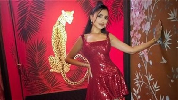 إطلالة كاجوال.. مي عمر تخطف الأنظار في أحدث ظهور | شاهد 