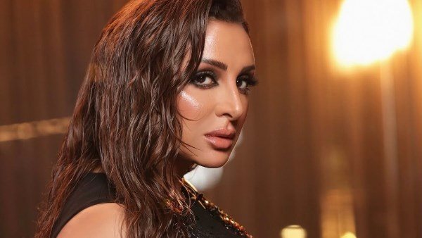 بالأسود.. أنغام تثير ضجة في أحدث ظهور | شاهد