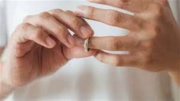 مدمن ألعاب إلكترونية.. زوجة تطلب خلع زوجها في محكمة الأسرة