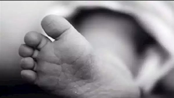  جريمة تهز أطفيح.. أب يعذب طفليه بالنار حتى ماتت الصغيرة